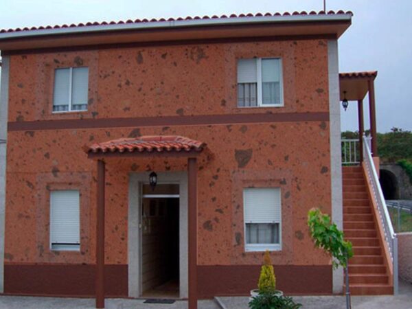 Casa con fachada de cantera américa