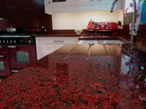 Cubierta de cocina con granito sierra chica