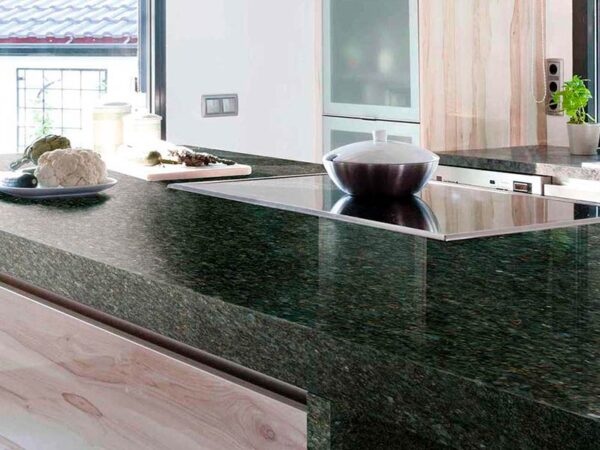 Mesa con granito verde ubatuba