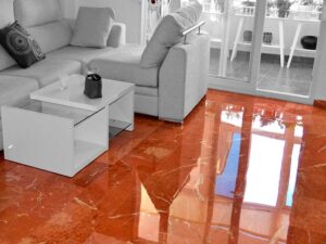 Pisos de mármol rojo alicante
